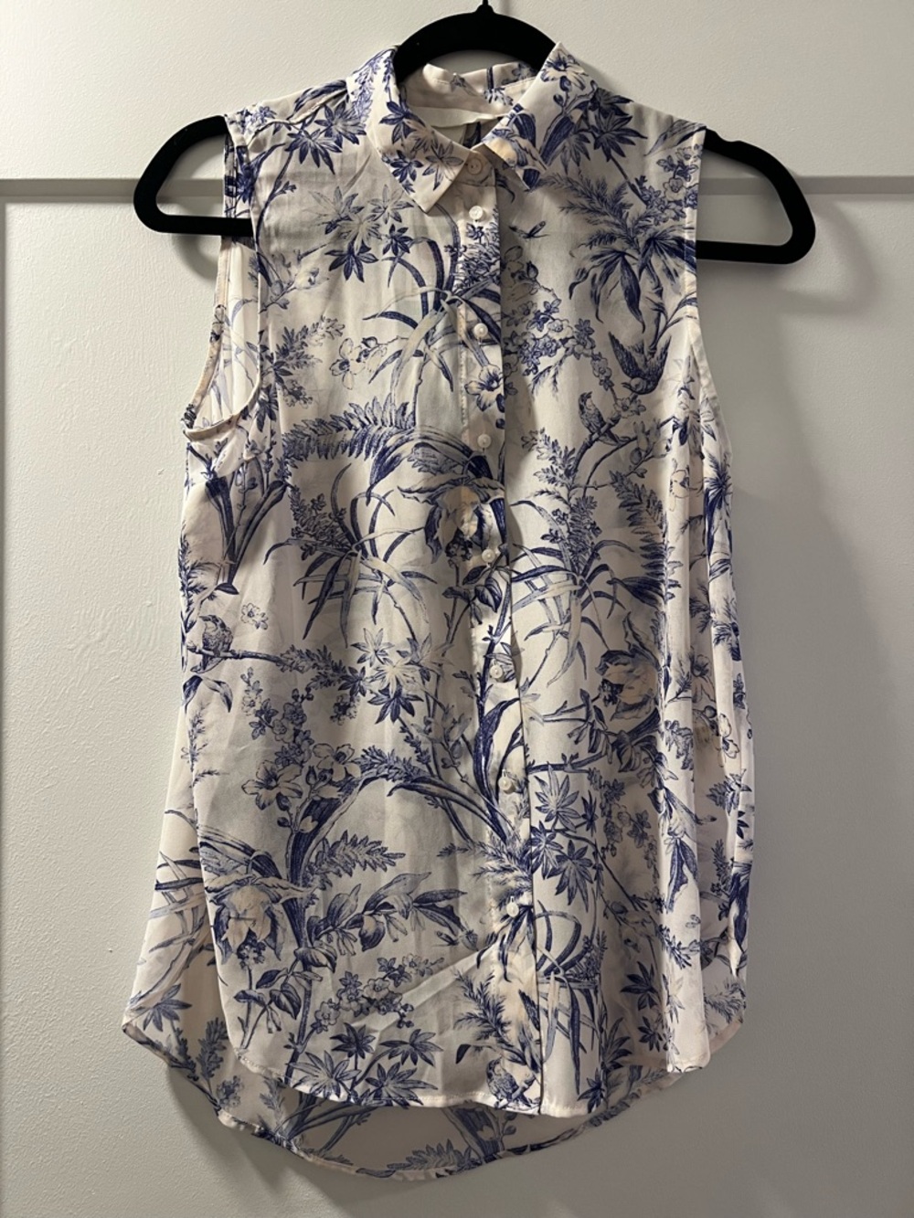 H&M Cream Sleeveless Button-Front Shirt with Blue Botanical Print